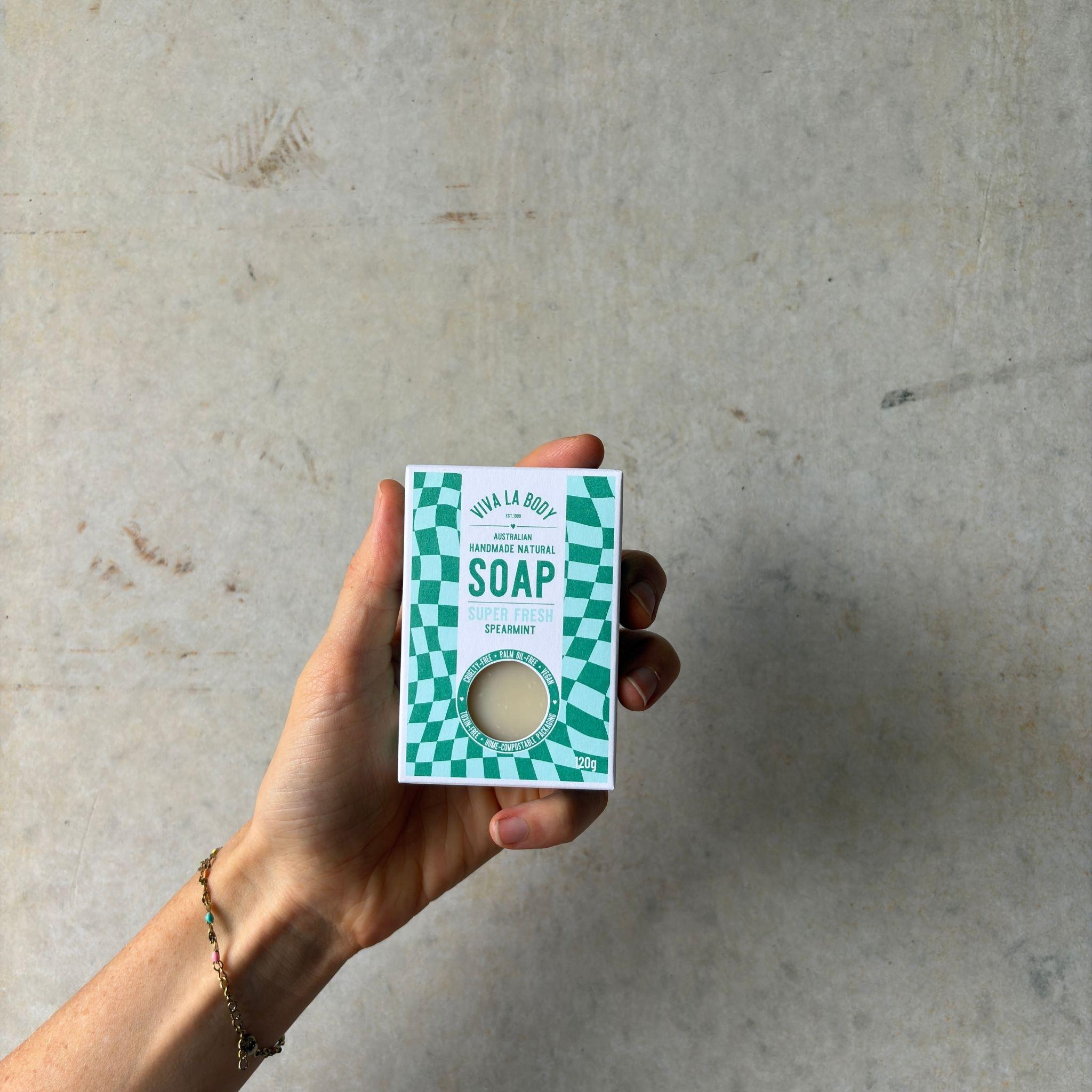 viva-la-body-australia-natural-soap-super-fresh_hand